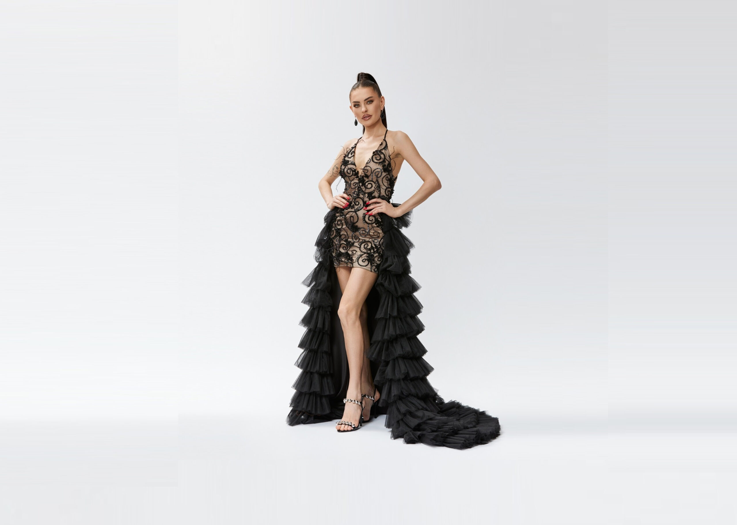 Despre eleganța și rafinamentul rochiilor cu trenă, cum să le porți și să le accesorizezi pentru un look WOW